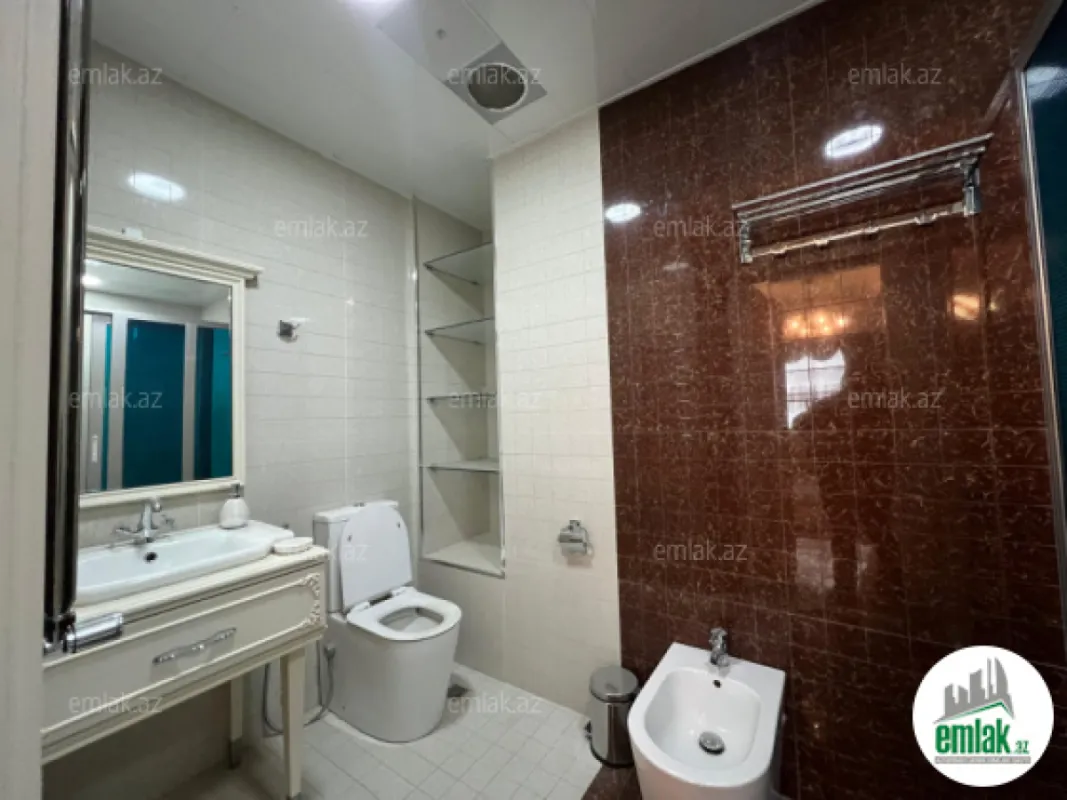 Satılır 4 otaqlı yeni tikili 240 m²