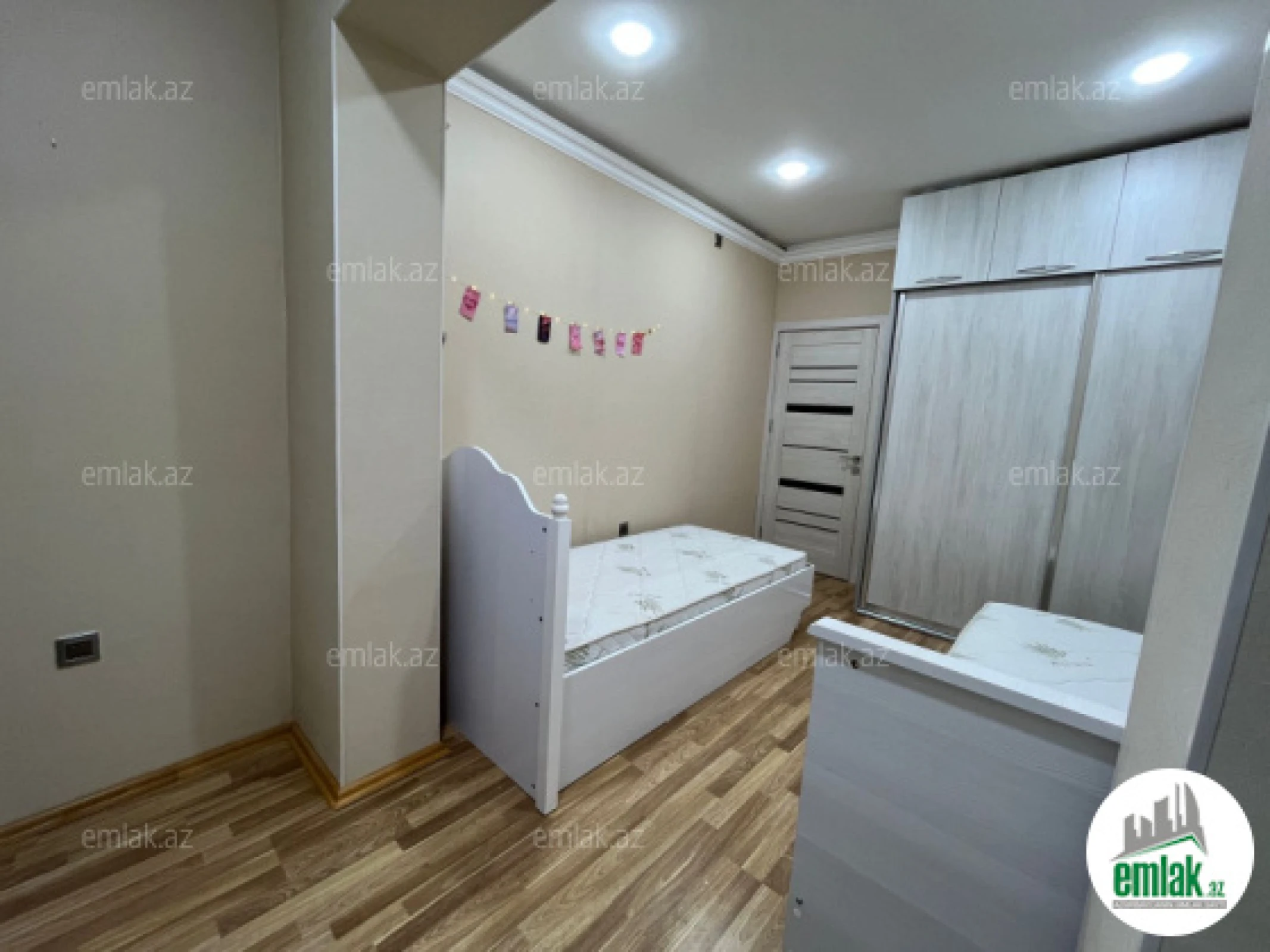 Satılır 2 otaqlı köhnə tikili 60 m²