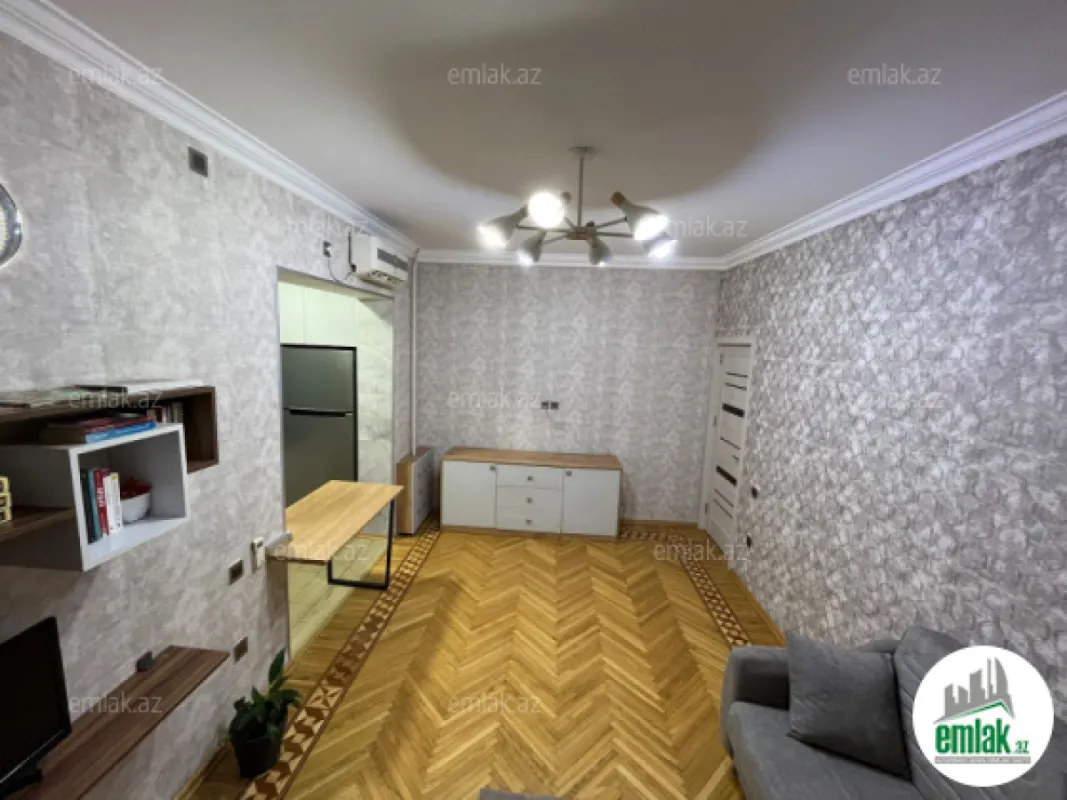 Satılır 2 otaqlı köhnə tikili 60 m²