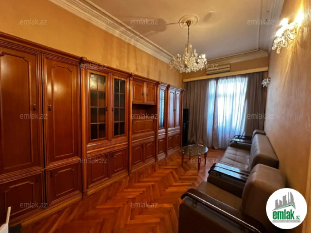 Satılır 2 otaqlı köhnə tikili 55 m²