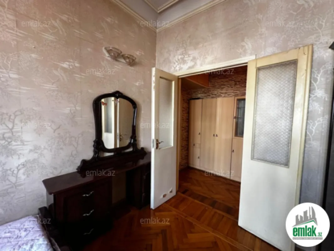 Satılır 2 otaqlı köhnə tikili 55 m²