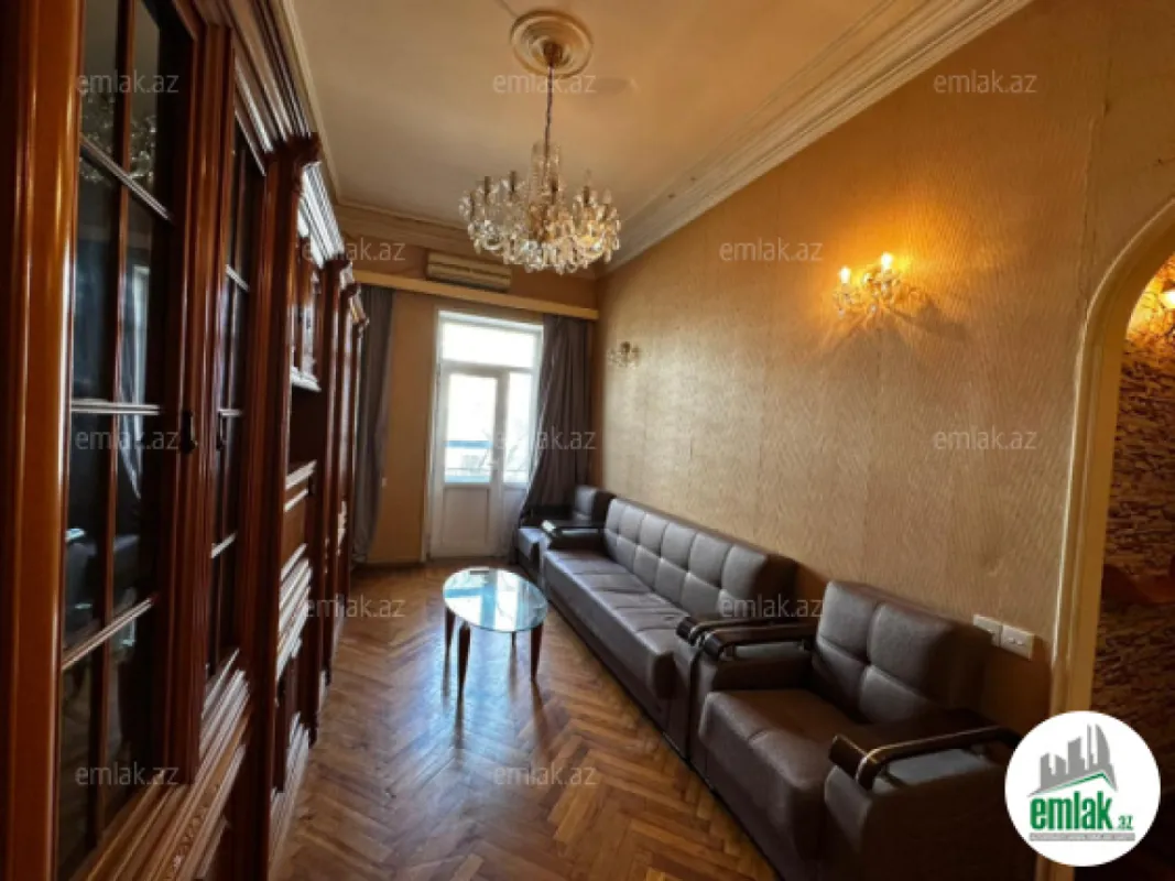 Satılır 2 otaqlı köhnə tikili 55 m²