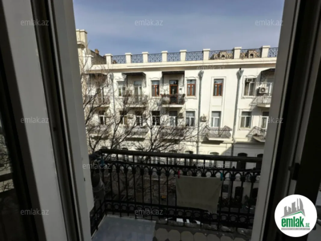 Satılır 2 otaqlı köhnə tikili 55 m²