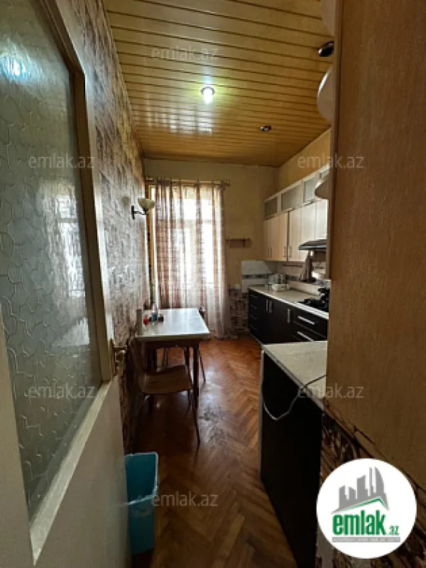 Satılır 2 otaqlı köhnə tikili 55 m²