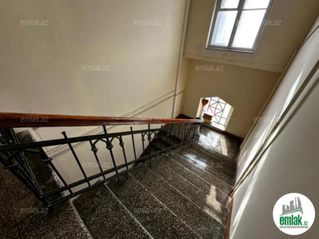 Satılır 2 otaqlı köhnə tikili 55 m²