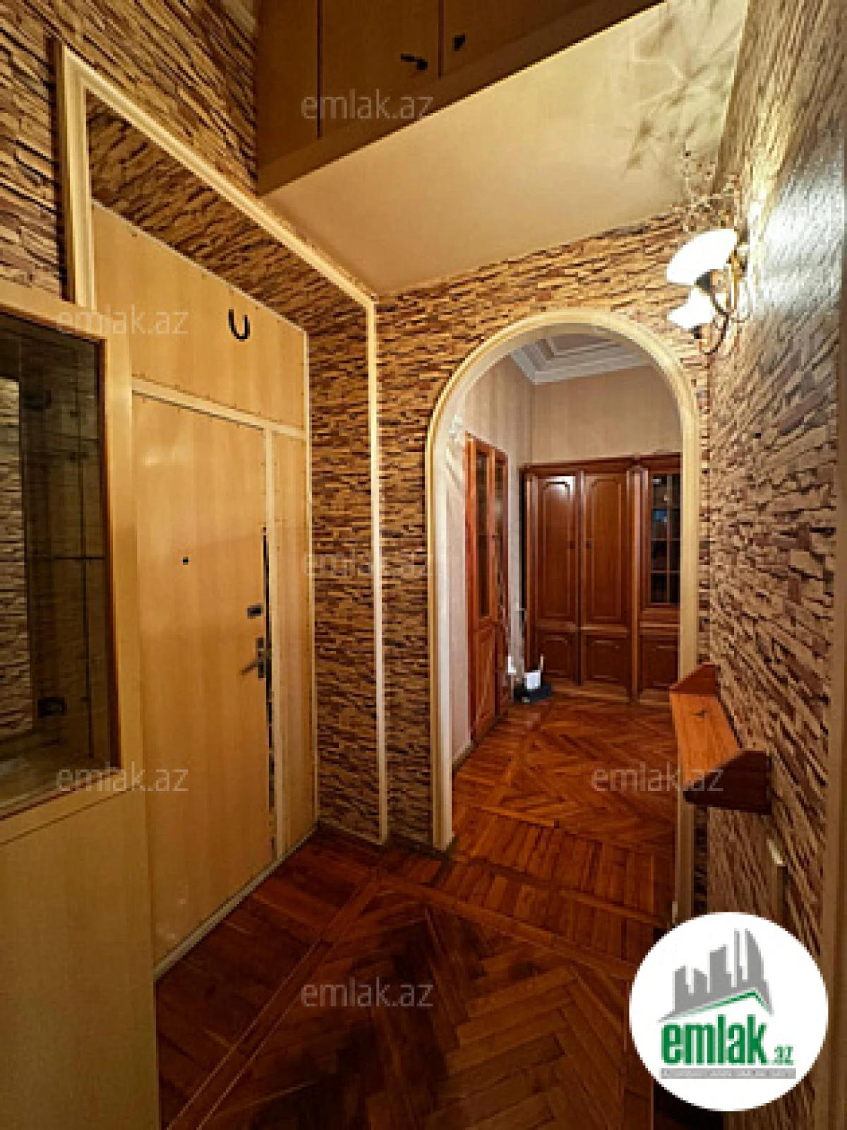 Satılır 2 otaqlı köhnə tikili 55 m²