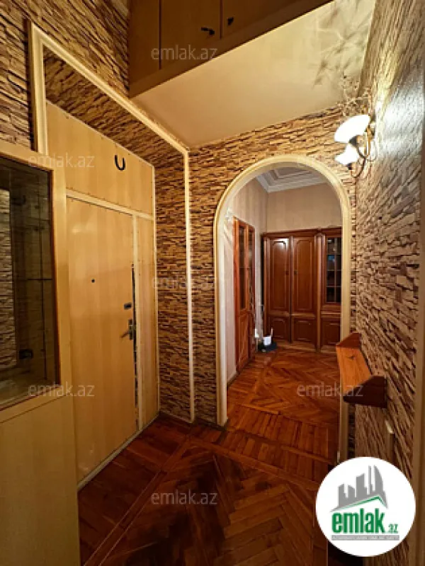 Satılır 2 otaqlı köhnə tikili 55 m²