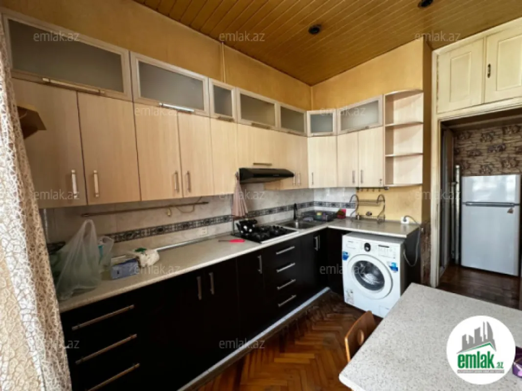Satılır 2 otaqlı köhnə tikili 55 m²