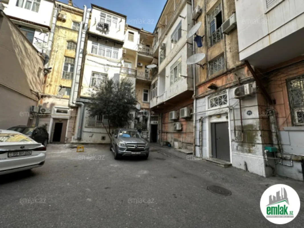 Satılır 2 otaqlı köhnə tikili 55 m²