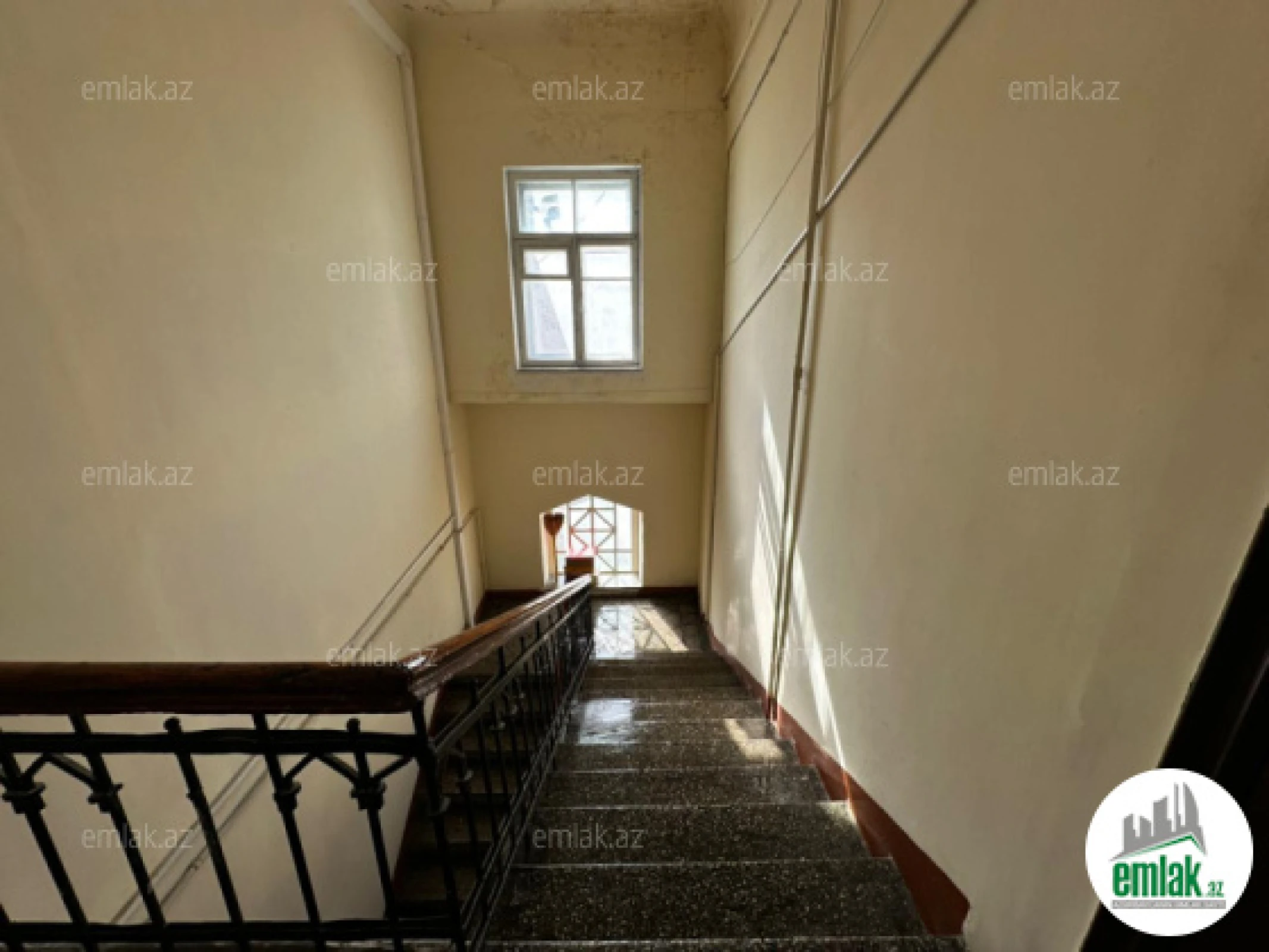 Satılır 2 otaqlı köhnə tikili 55 m²