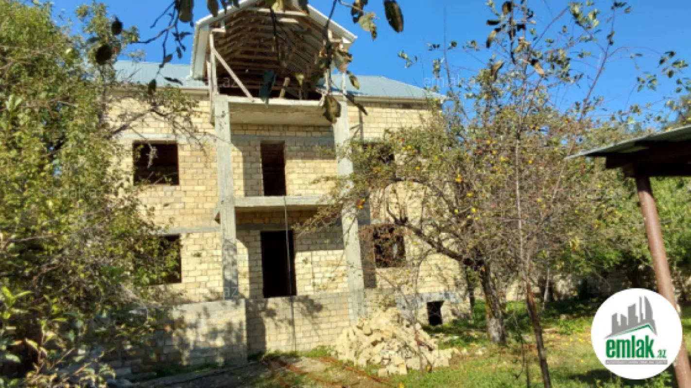 Satılır 7 otaqlı həyət evi 260 m²