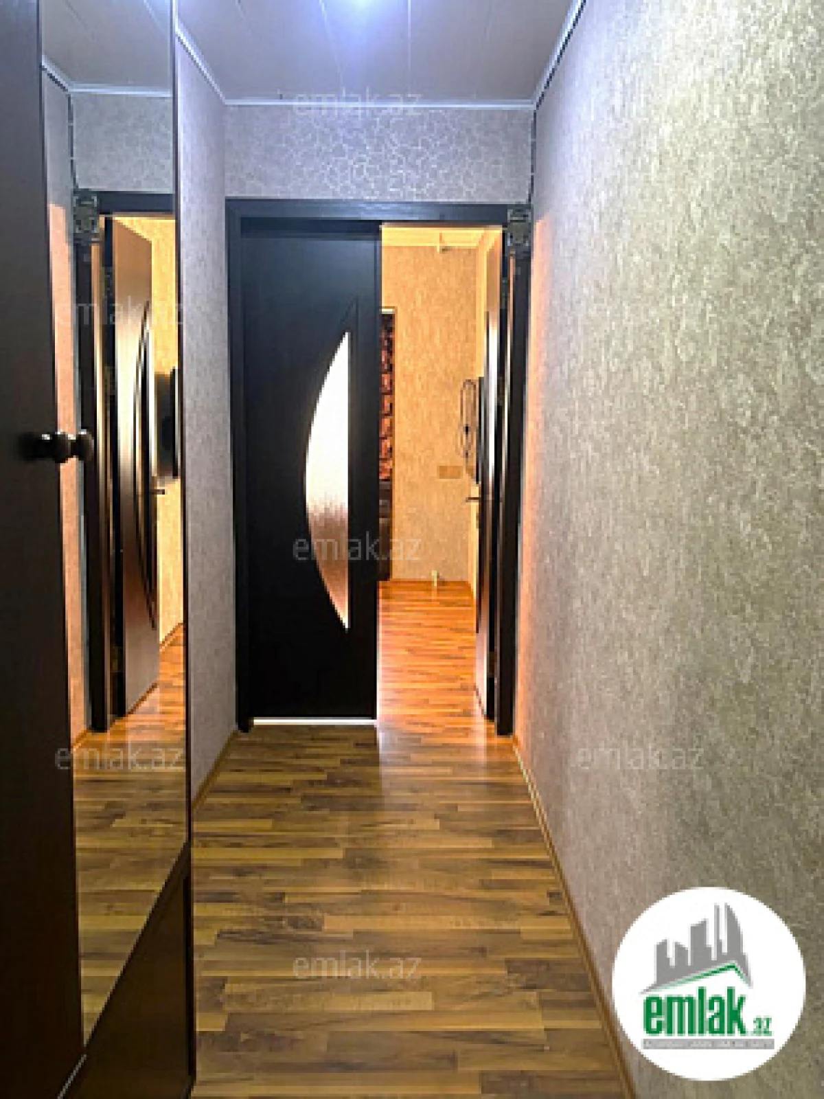 Satılır 2 otaqlı köhnə tikili 65 m²