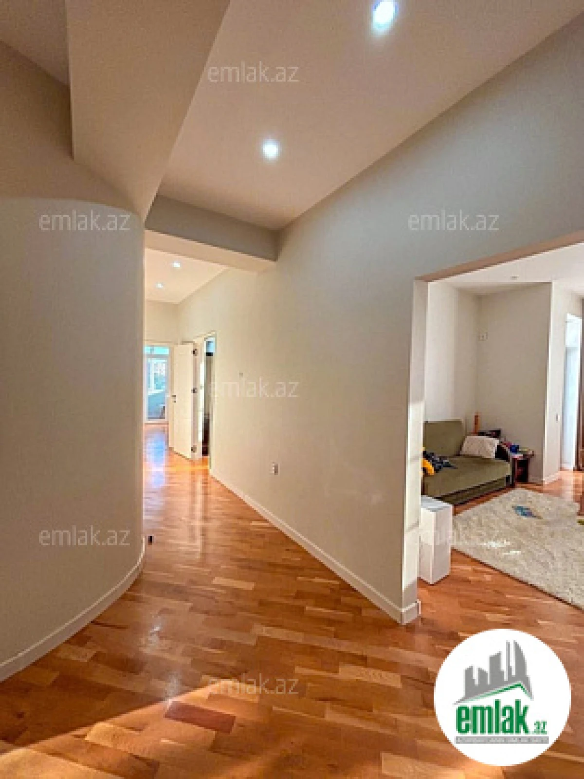 Satılır 2 otaqlı yeni tikili 103 m²