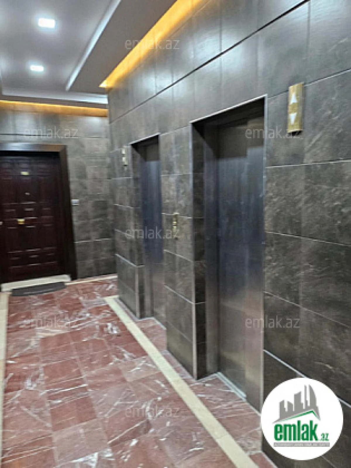 Satılır 5 otaqlı yeni tikili 250 m²