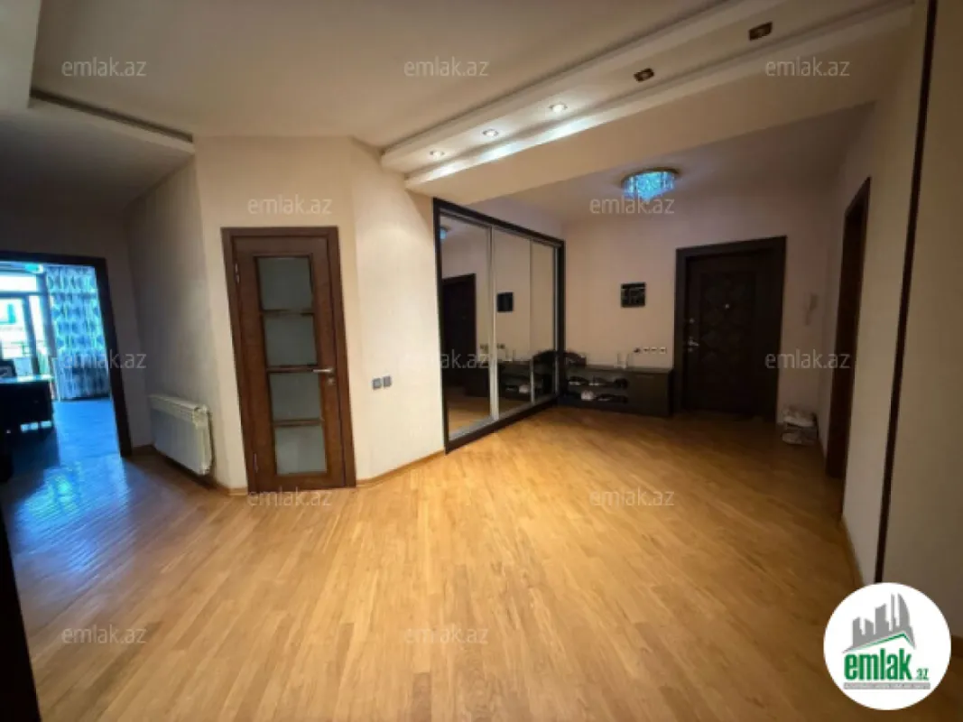 Satılır 3 otaqlı yeni tikili 170 m²