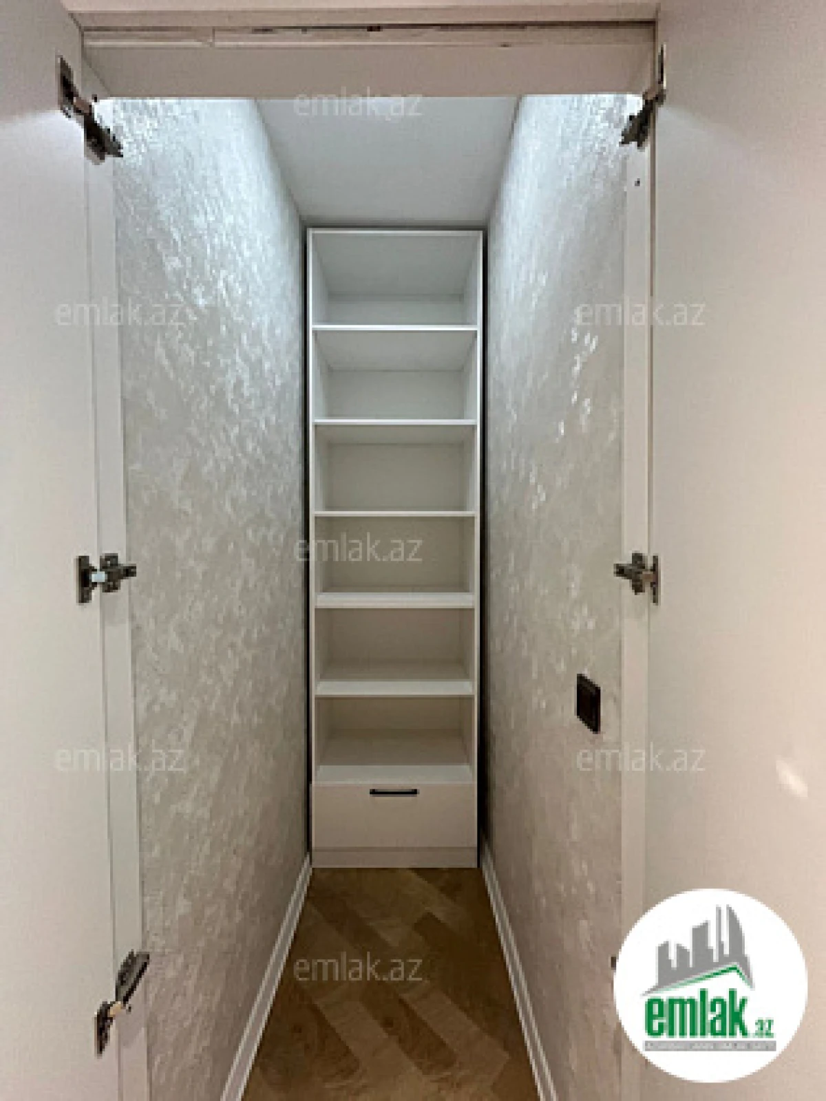 Satılır 2 otaqlı köhnə tikili 65 m²