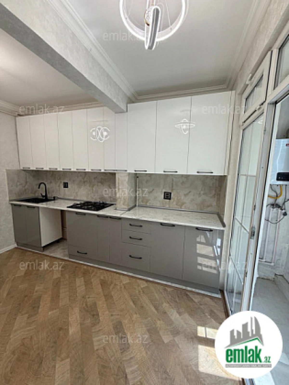 Satılır 2 otaqlı köhnə tikili 65 m²