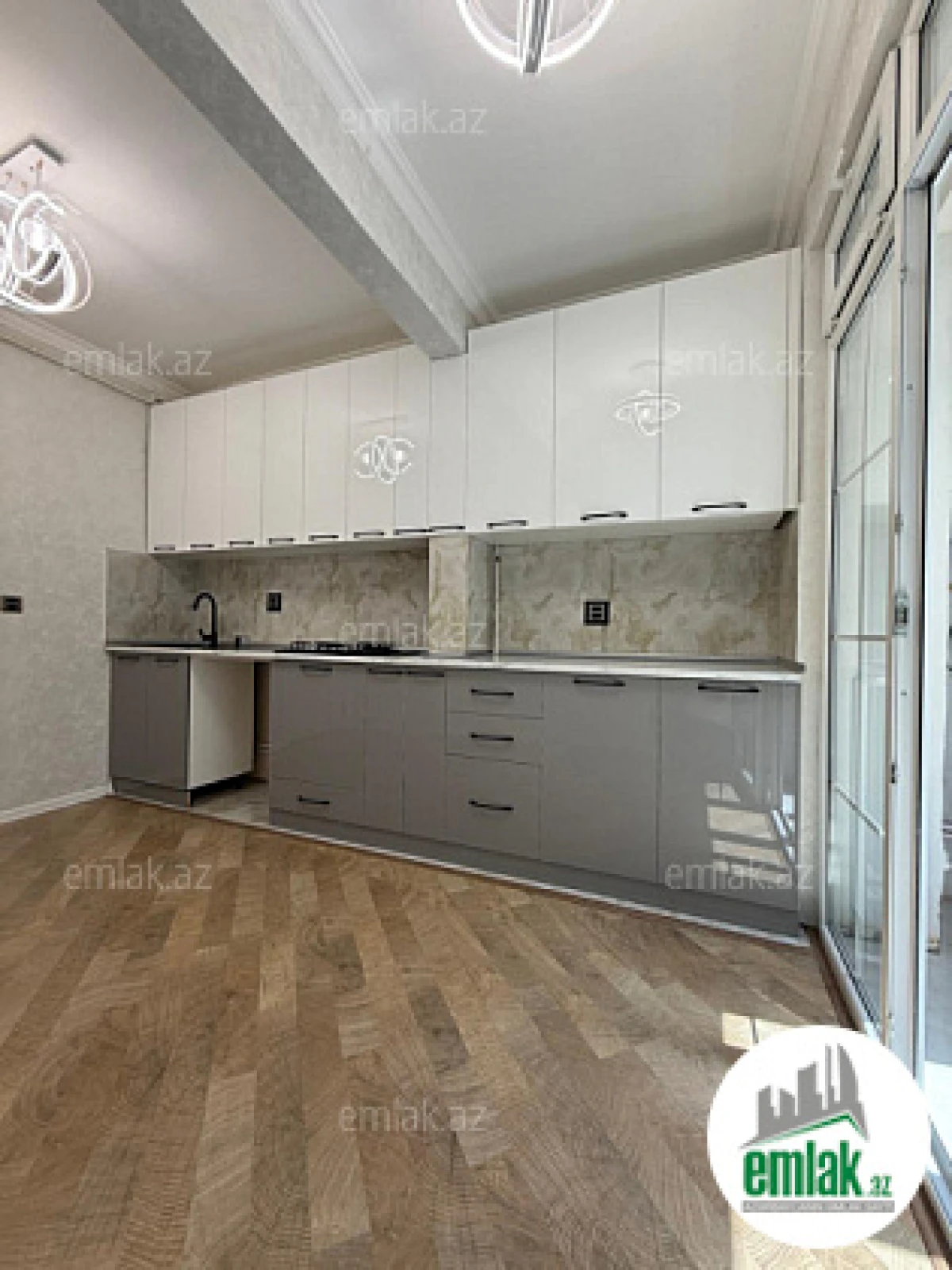 Satılır 2 otaqlı köhnə tikili 65 m²