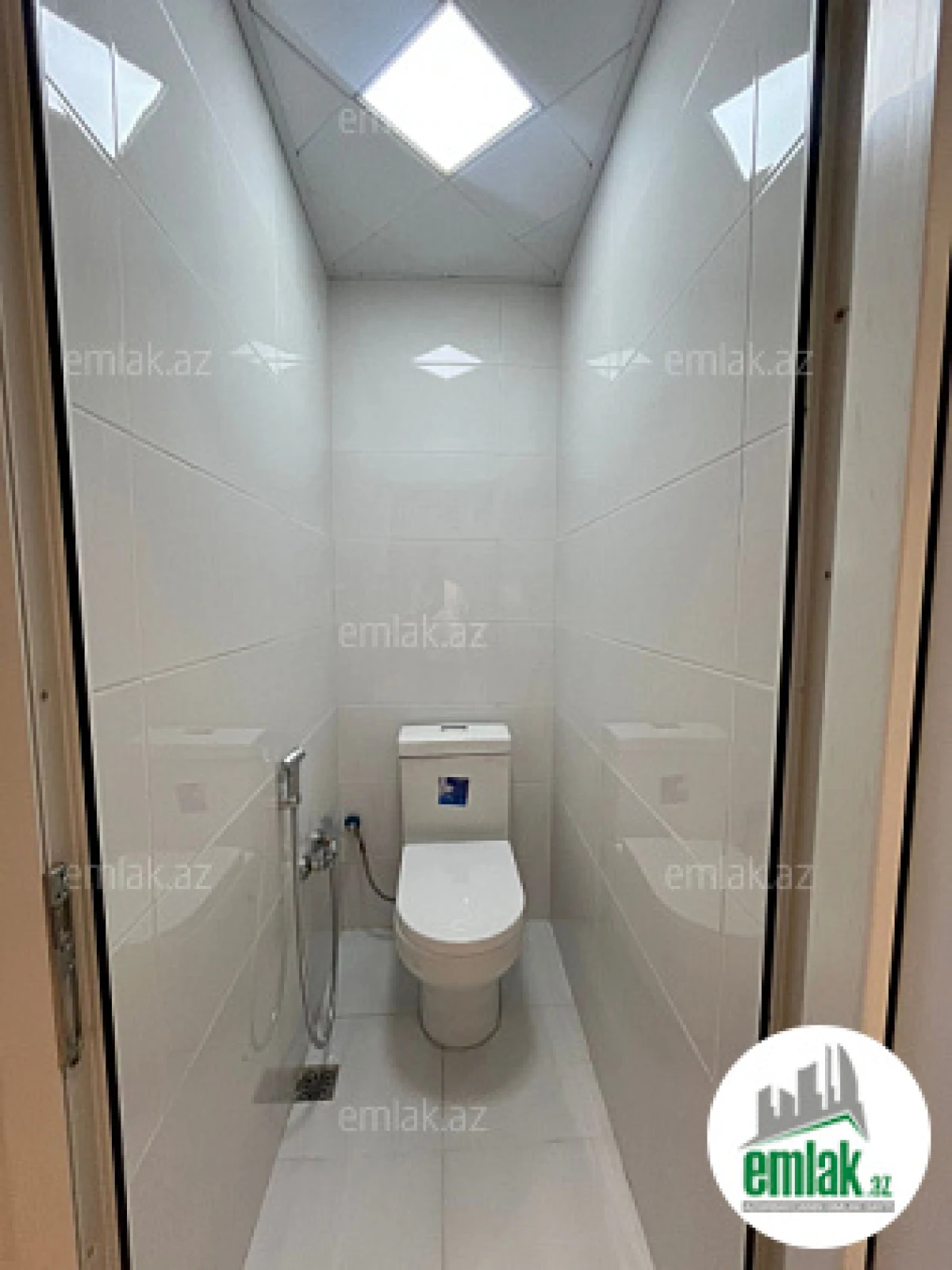 Satılır 2 otaqlı köhnə tikili 65 m²