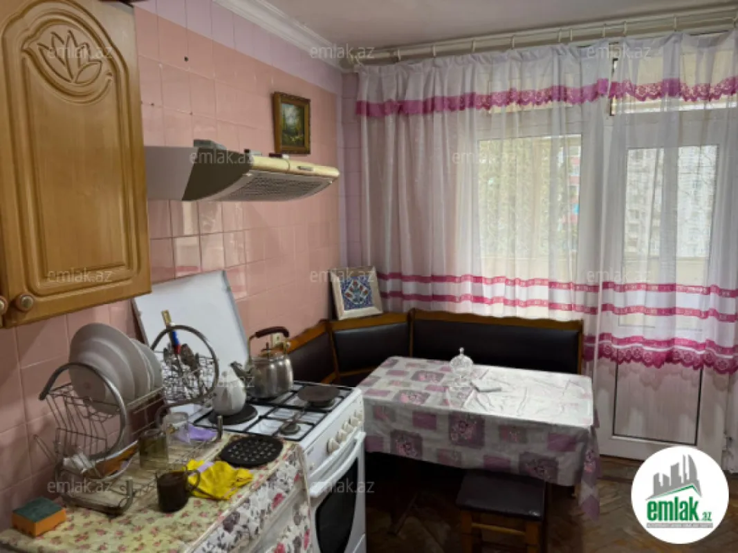 Satılır 3 otaqlı köhnə tikili 80 m²