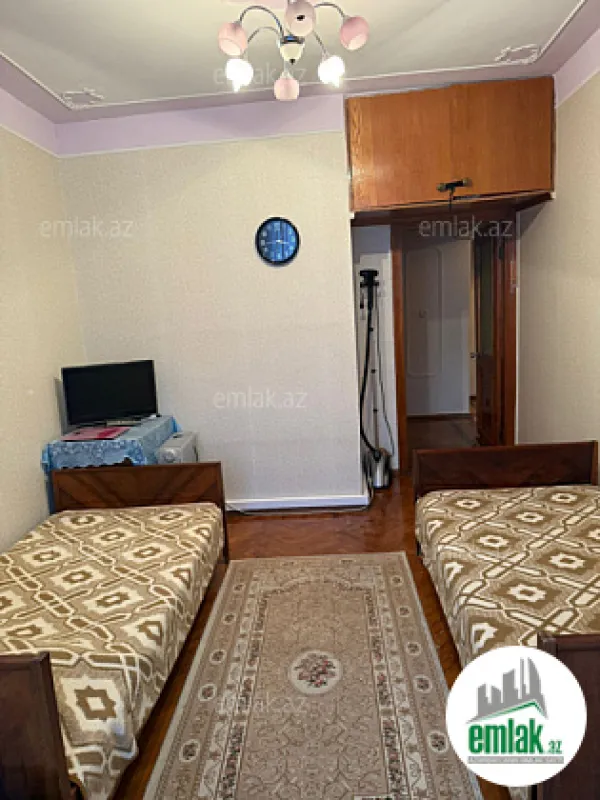 Satılır 3 otaqlı köhnə tikili 80 m²