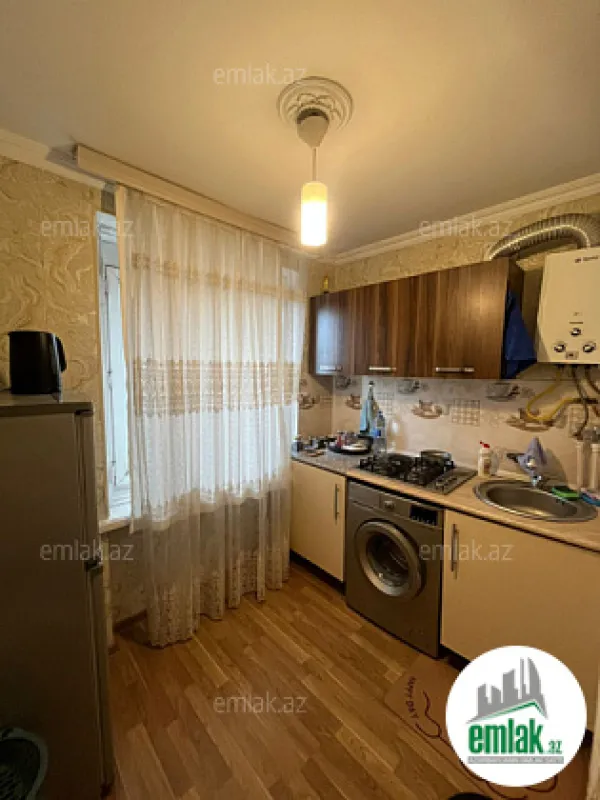 Satılır 1 otaqlı köhnə tikili 40 m²