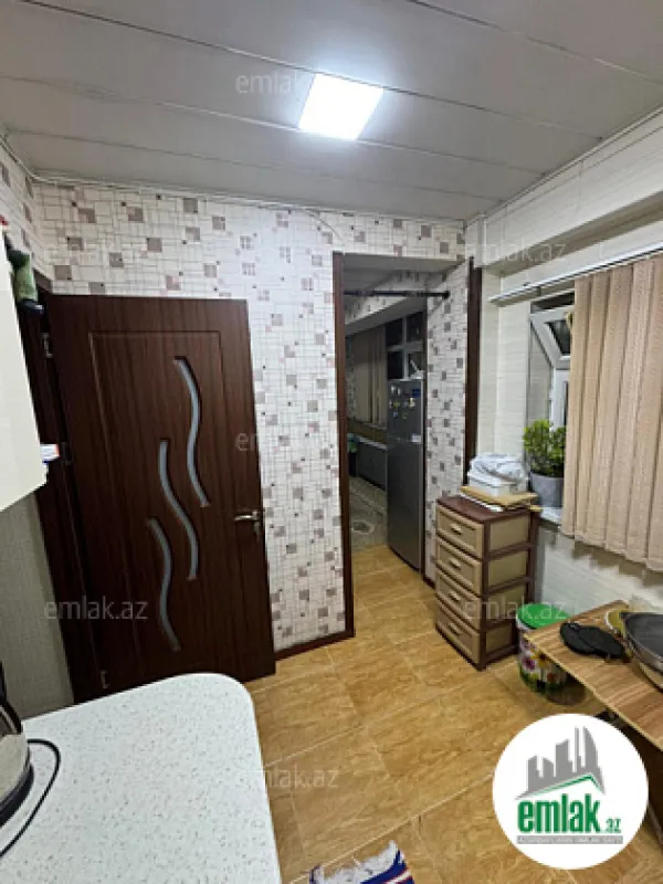 Satılır 3 otaqlı köhnə tikili 64.5 m²