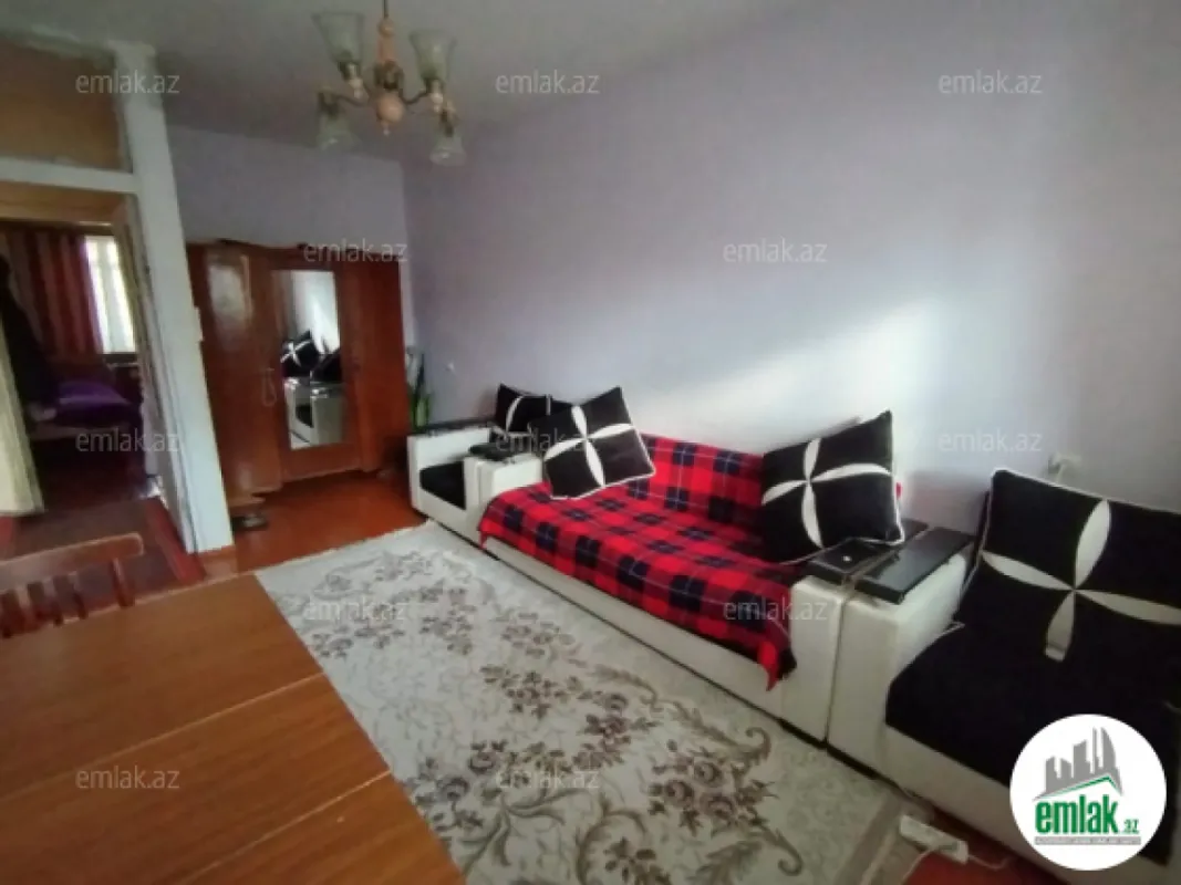Satılır 2 otaqlı köhnə tikili 70 m²