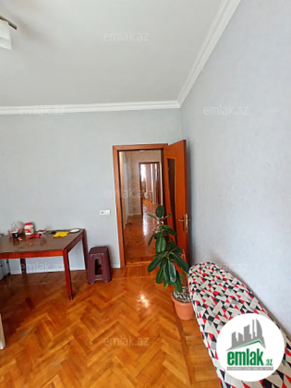 Satılır 3 otaqlı köhnə tikili 80 m²