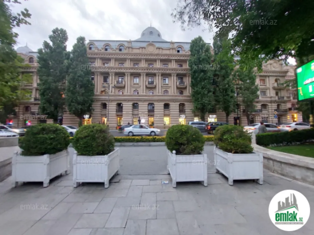 Satılır 3 otaqlı köhnə tikili 80 m²