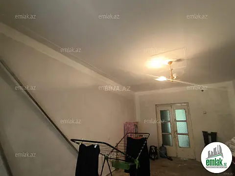 Satılır 3 otaqlı köhnə tikili 75 m²