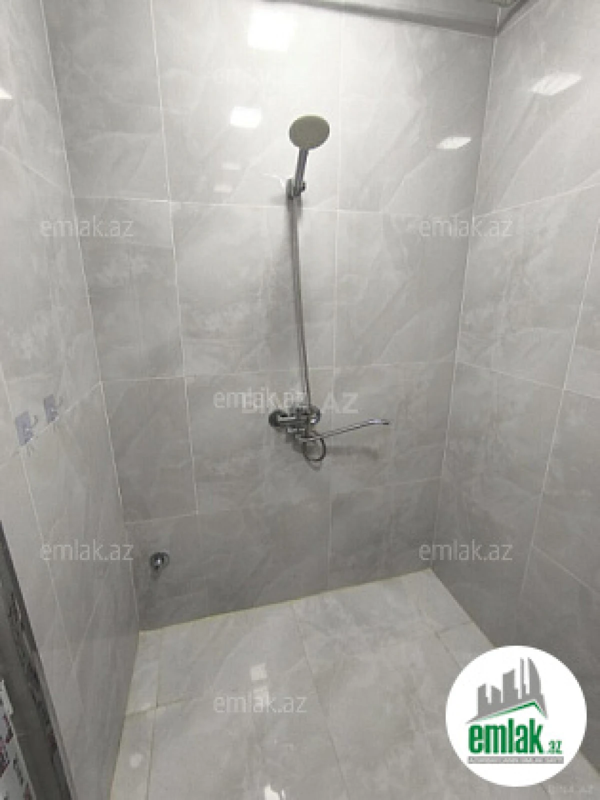 Satılır 3 otaqlı köhnə tikili 75 m²