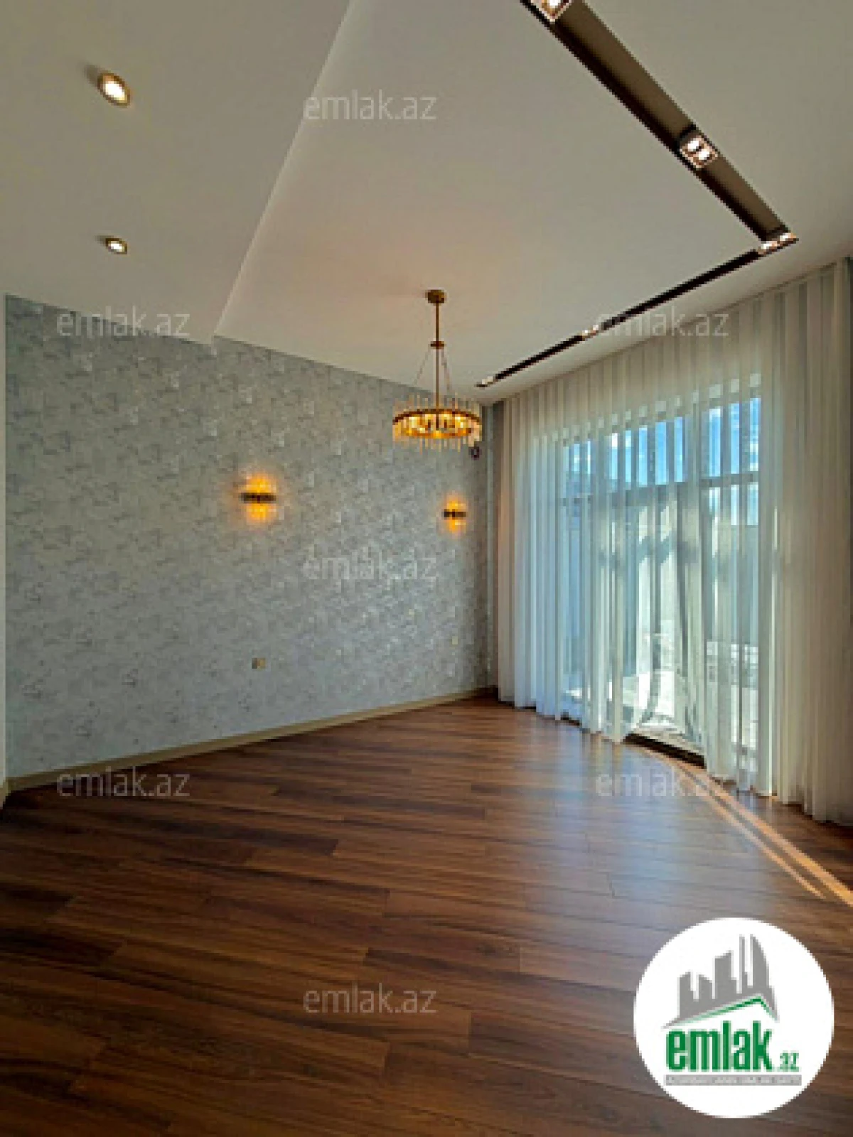 Satılır 5 otaqlı mənzil 220 m²