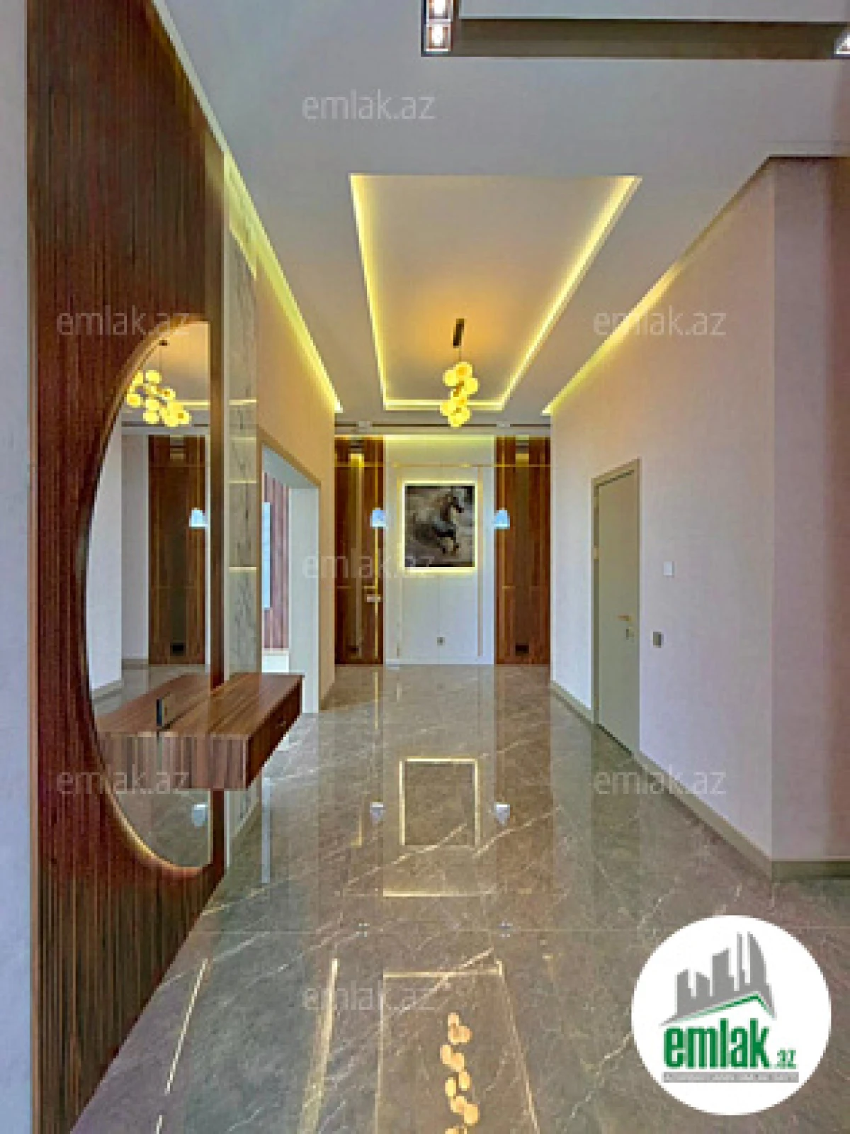 Satılır 5 otaqlı mənzil 220 m²