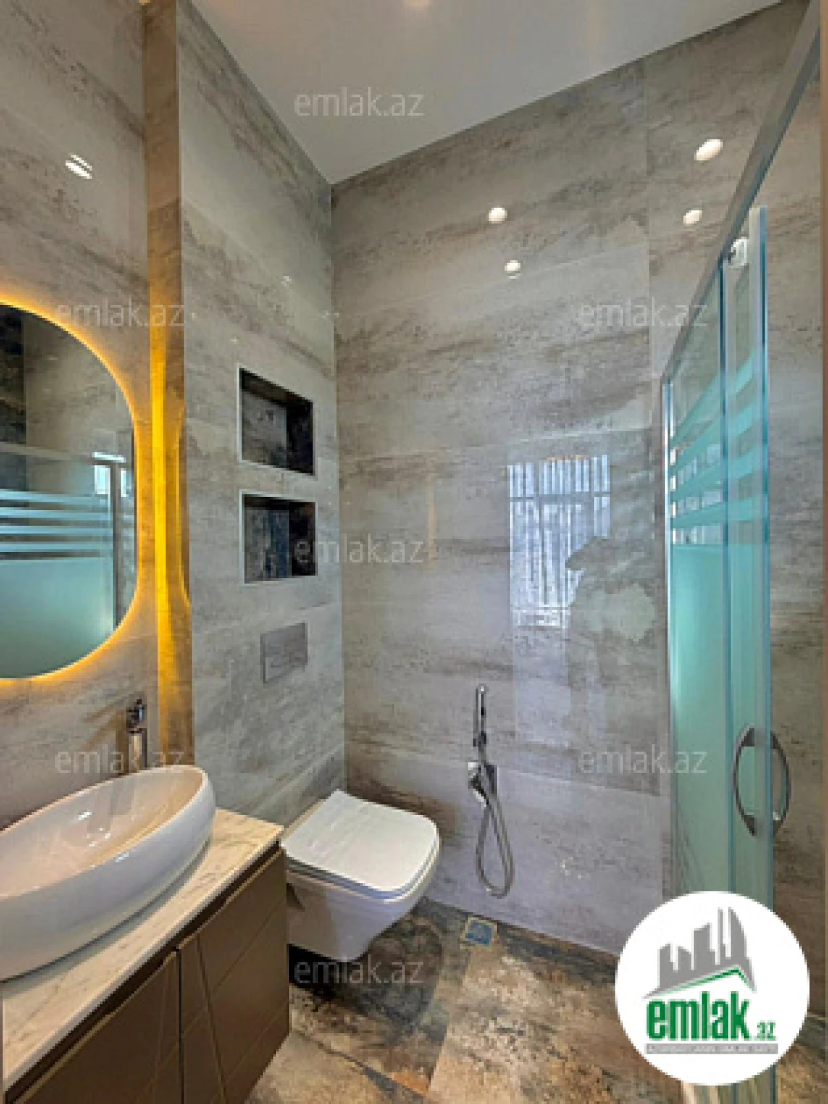 Satılır 5 otaqlı mənzil 220 m²