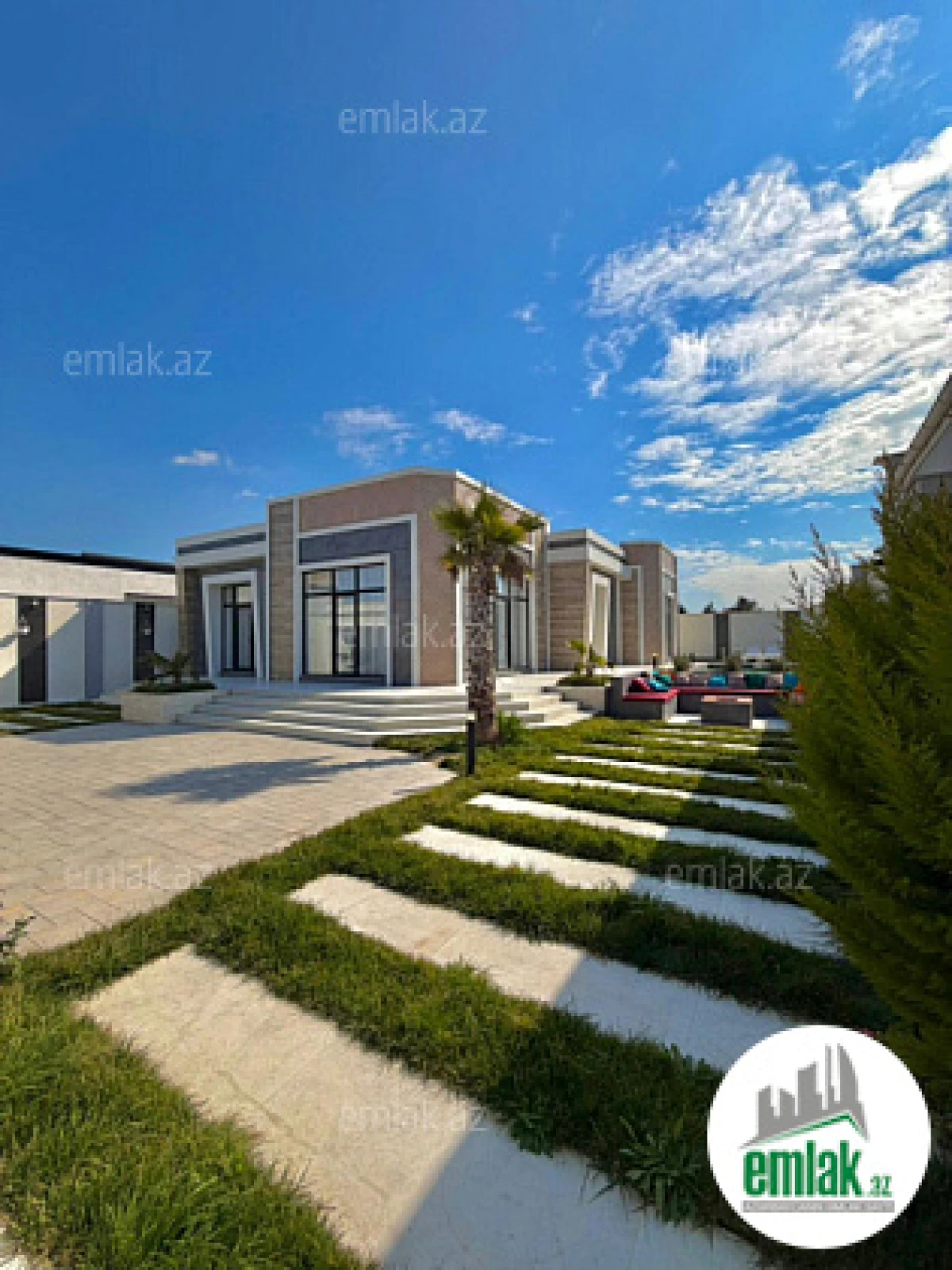 Satılır 5 otaqlı mənzil 220 m²