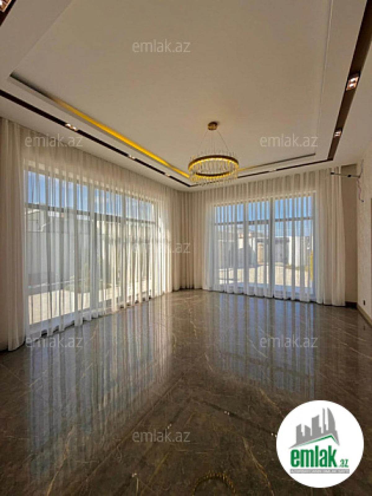 Satılır 5 otaqlı mənzil 220 m²