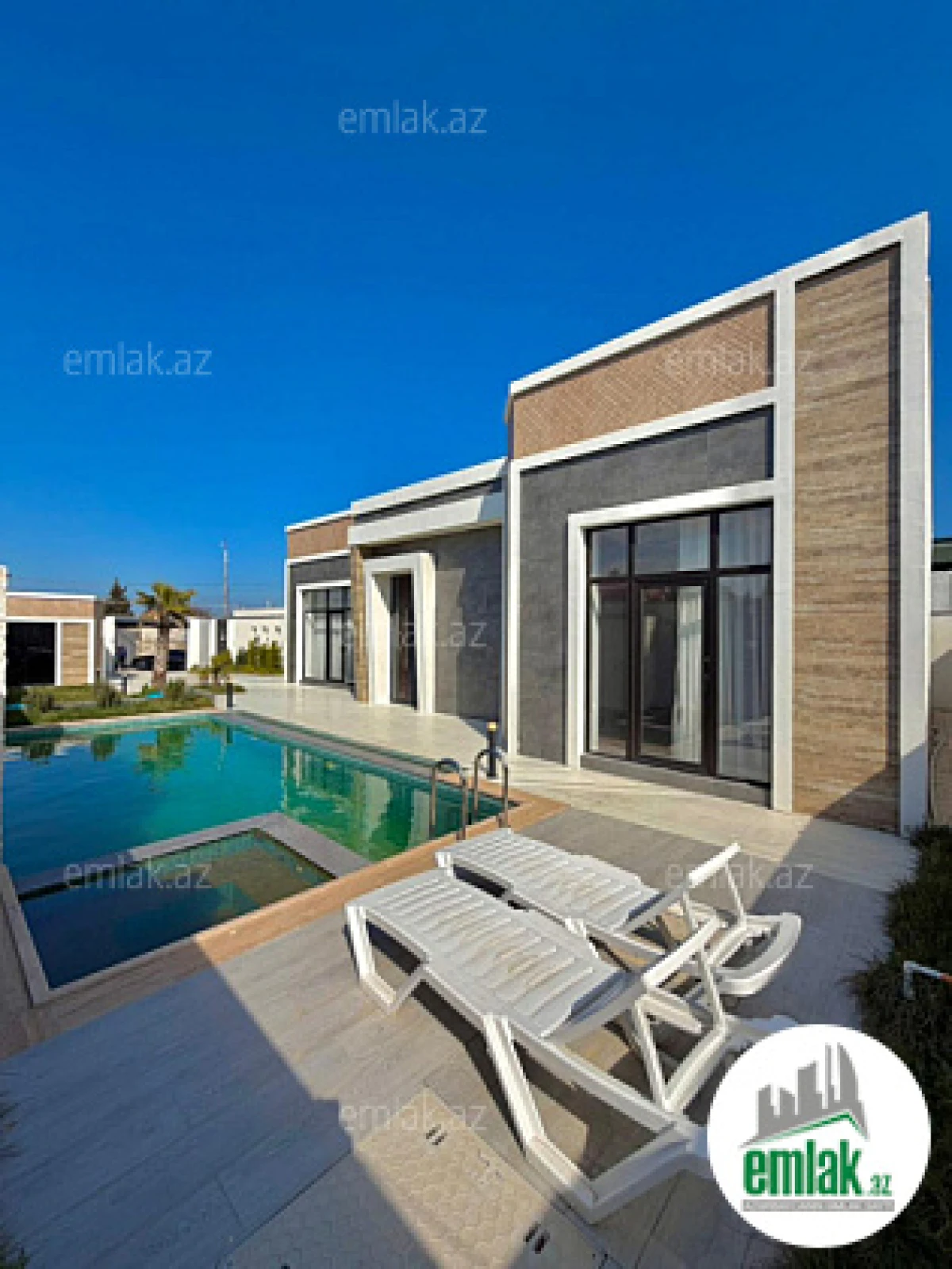 Satılır 5 otaqlı mənzil 220 m²