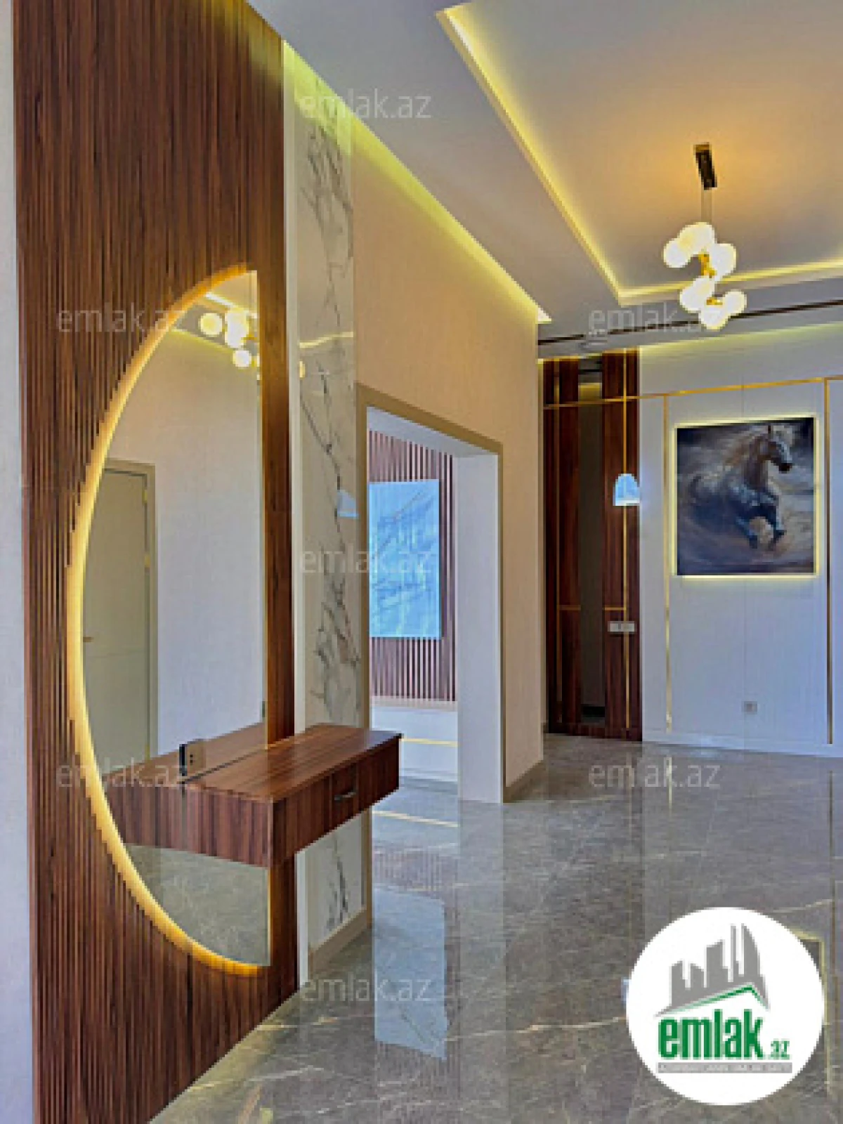 Satılır 5 otaqlı mənzil 220 m²