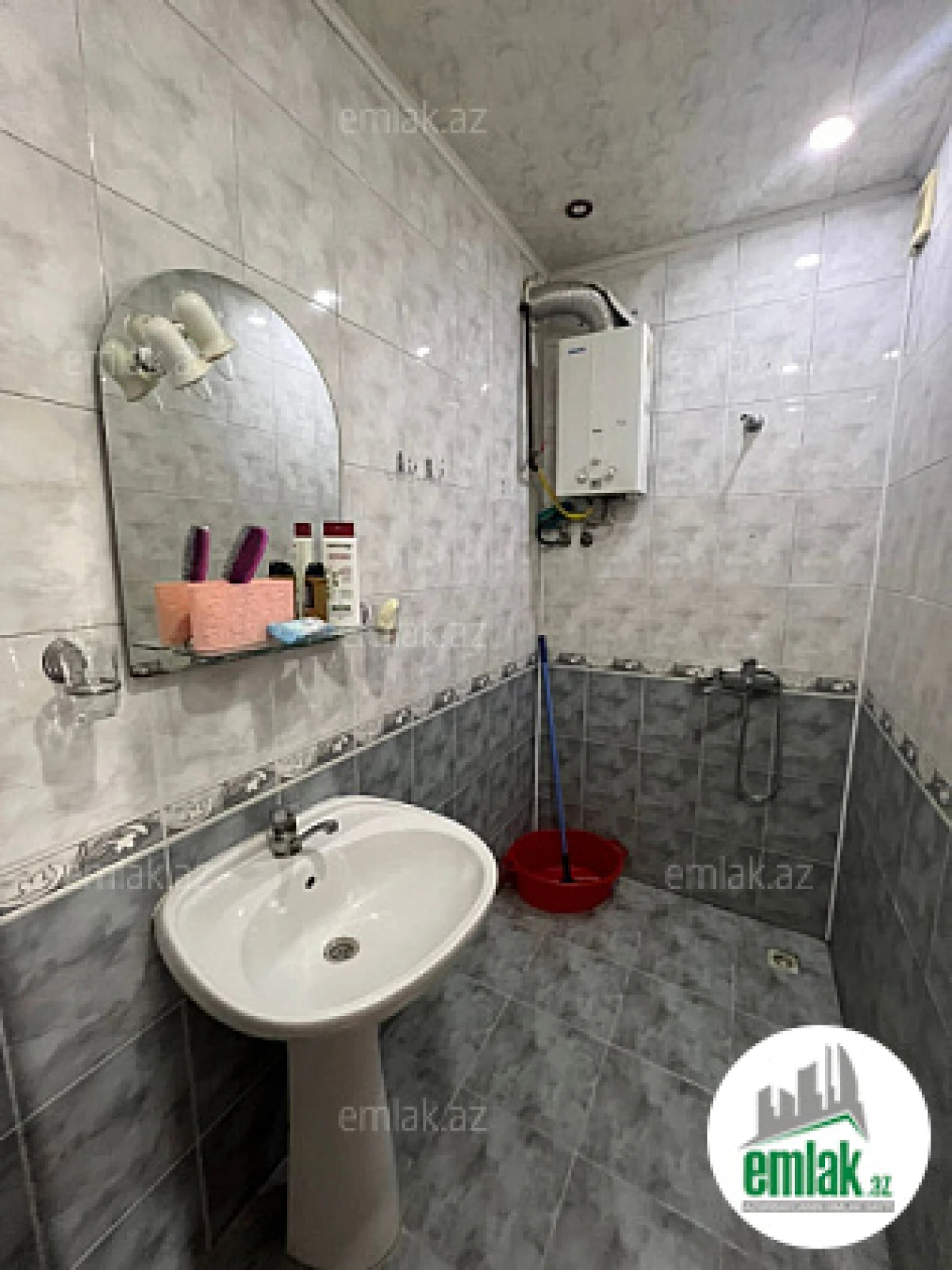 Satılır 3 otaqlı köhnə tikili 80 m²