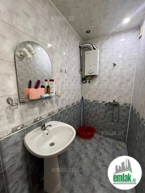 Satılır 3 otaqlı köhnə tikili 80 m²