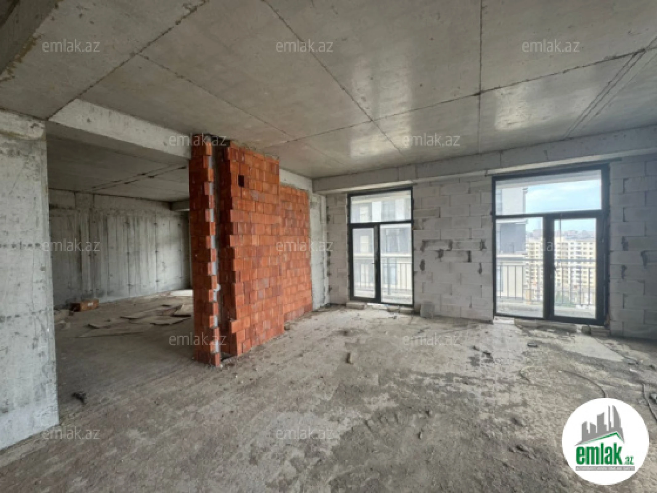 Satılır 5 otaqlı yeni tikili 215 m²