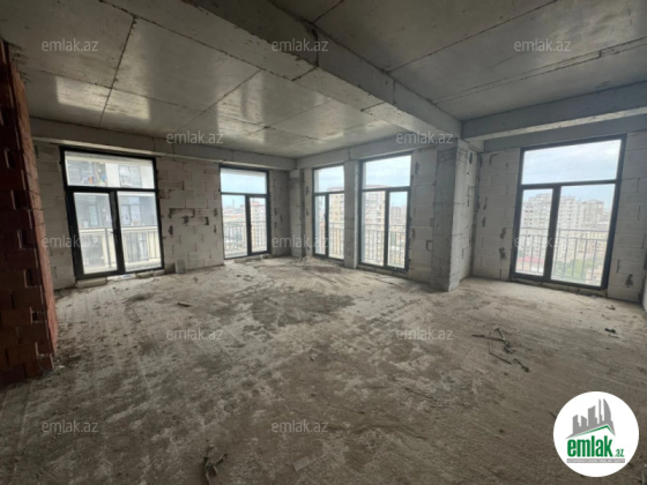 Satılır 5 otaqlı yeni tikili 215 m²