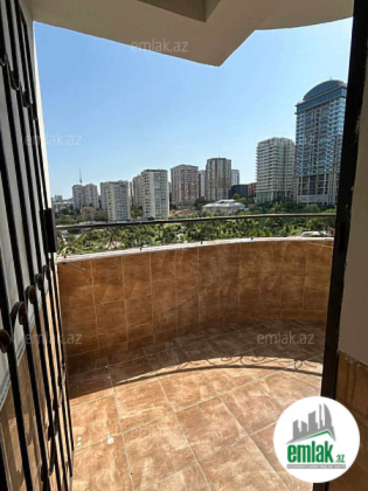 Satılır 4 otaqlı yeni tikili 160 m²