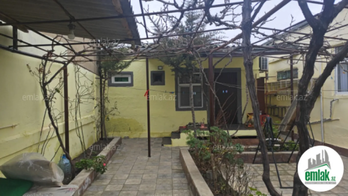 Satılır 4 otaqlı həyət evi 100 m²