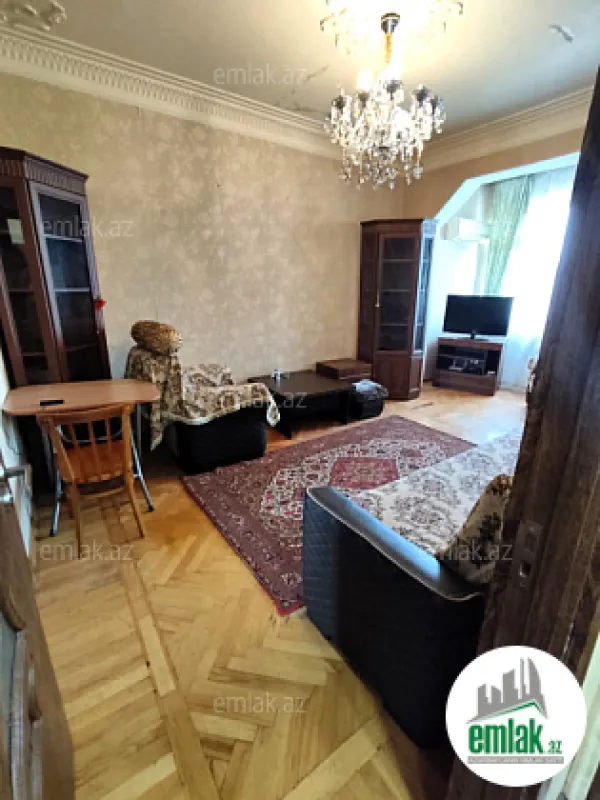 Satılır 2 otaqlı köhnə tikili 58 m²