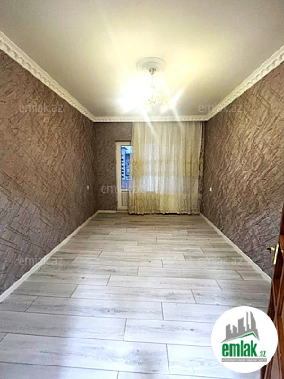 Satılır 3 otaqlı köhnə tikili 90 m²