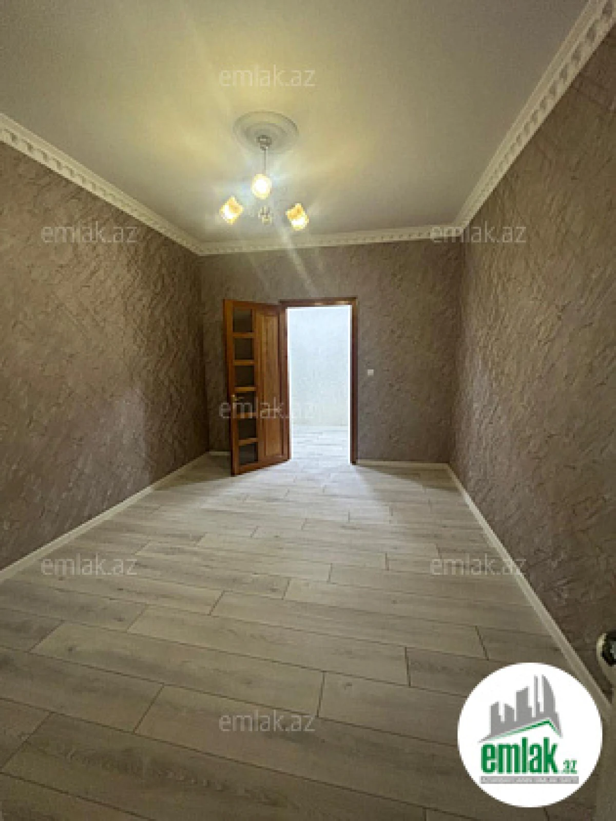 Satılır 3 otaqlı köhnə tikili 90 m²