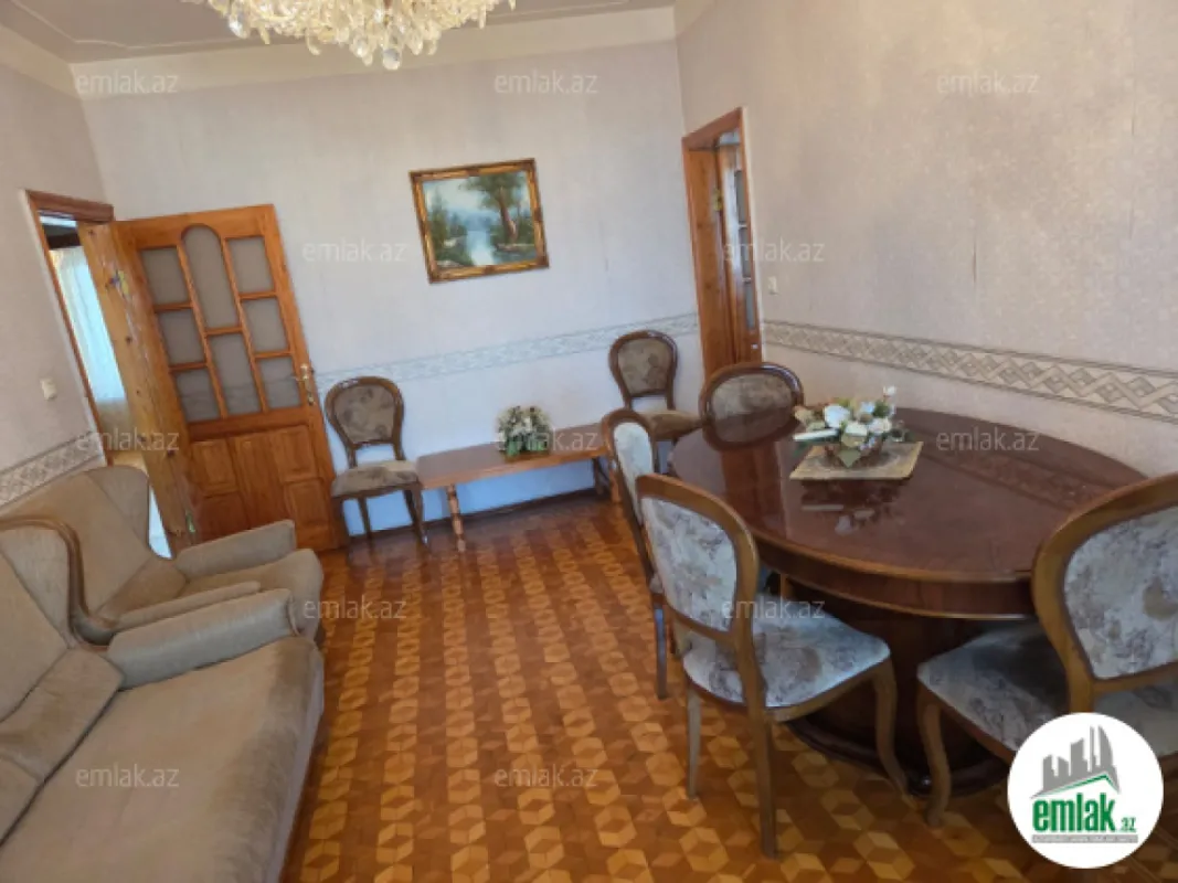 Satılır 4 otaqlı köhnə tikili 110 m²