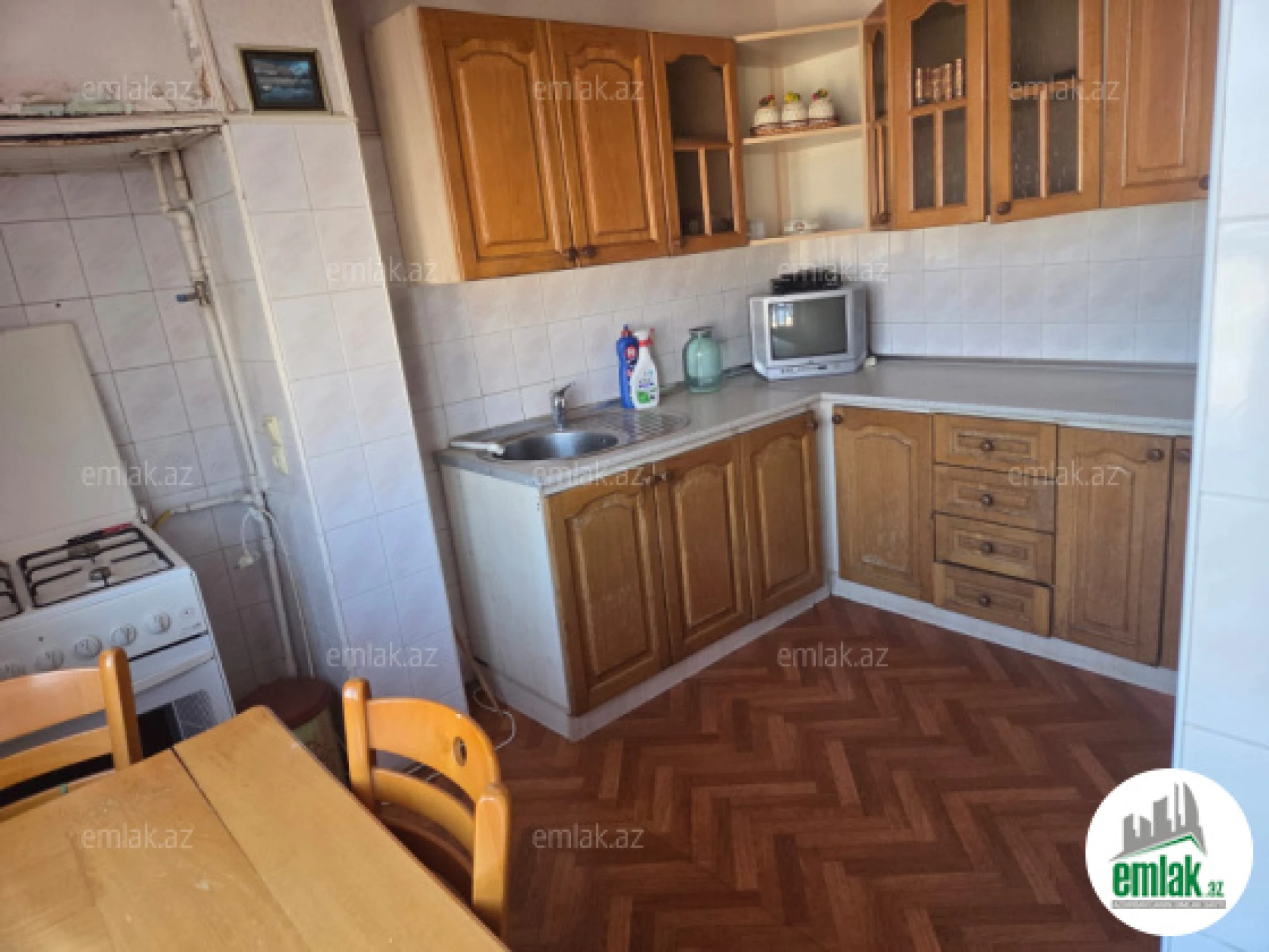 Satılır 4 otaqlı köhnə tikili 110 m²